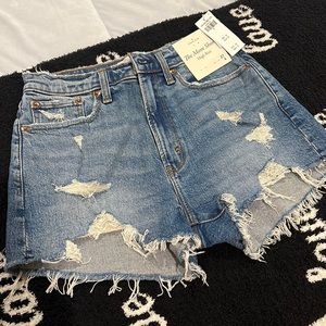 Abercrombie Curve Love The Mom Short High Rise Jean Short 27/4